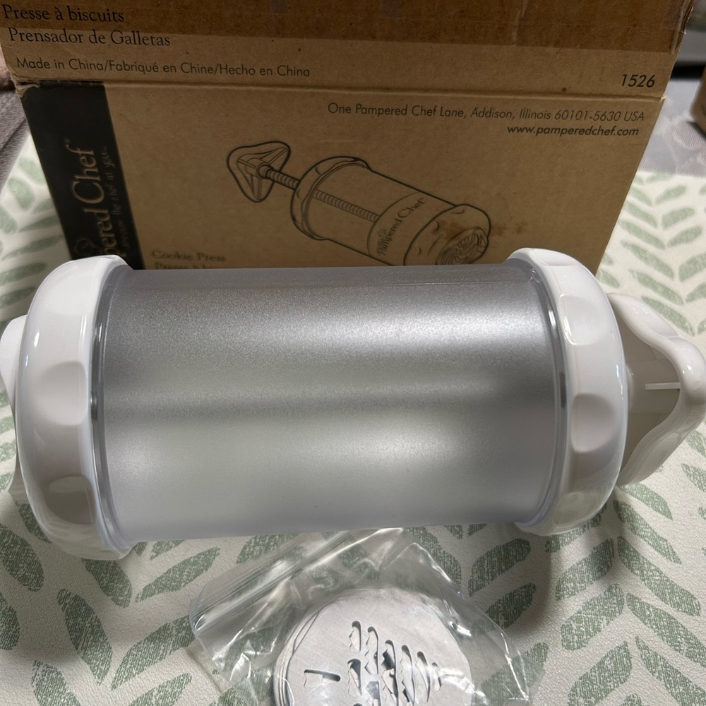 Pampered Chef Silver and White Cookie Press